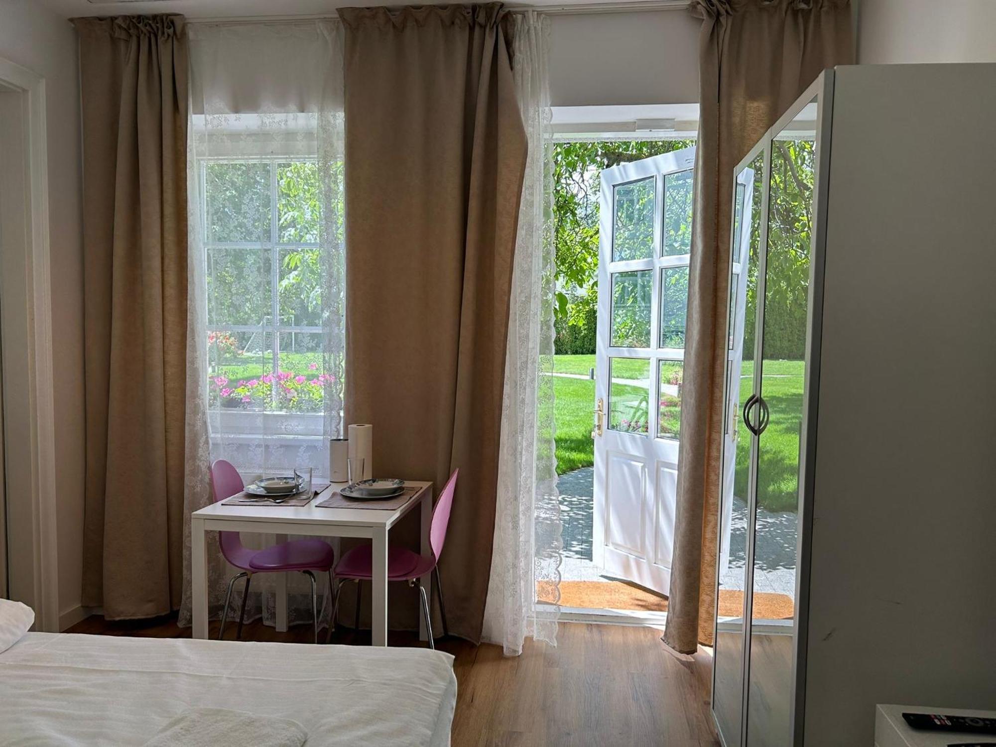 Apartment Mit Gartenblick Und Terrasse Baden Exterior photo