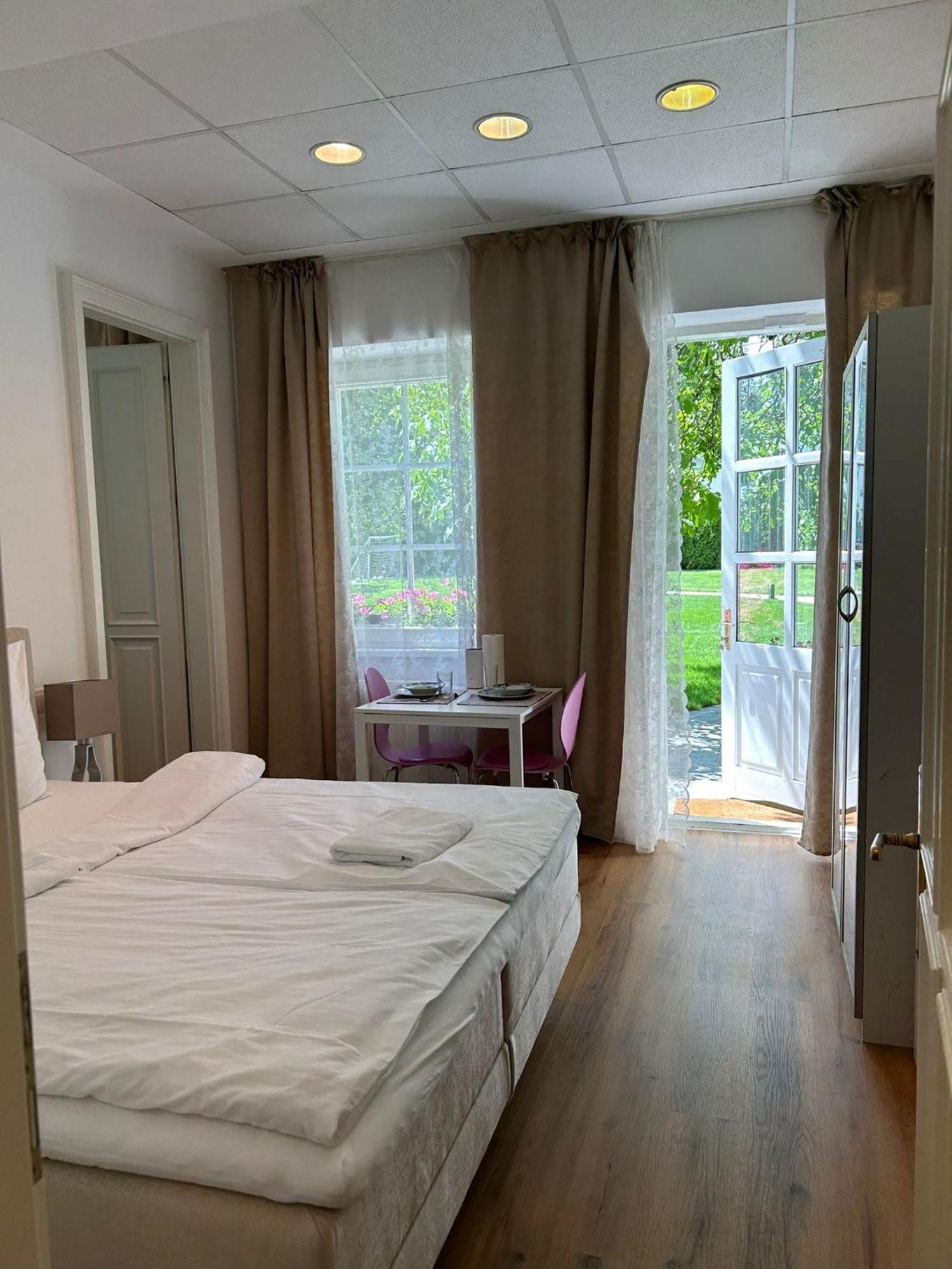 Apartment Mit Gartenblick Und Terrasse Baden Exterior photo
